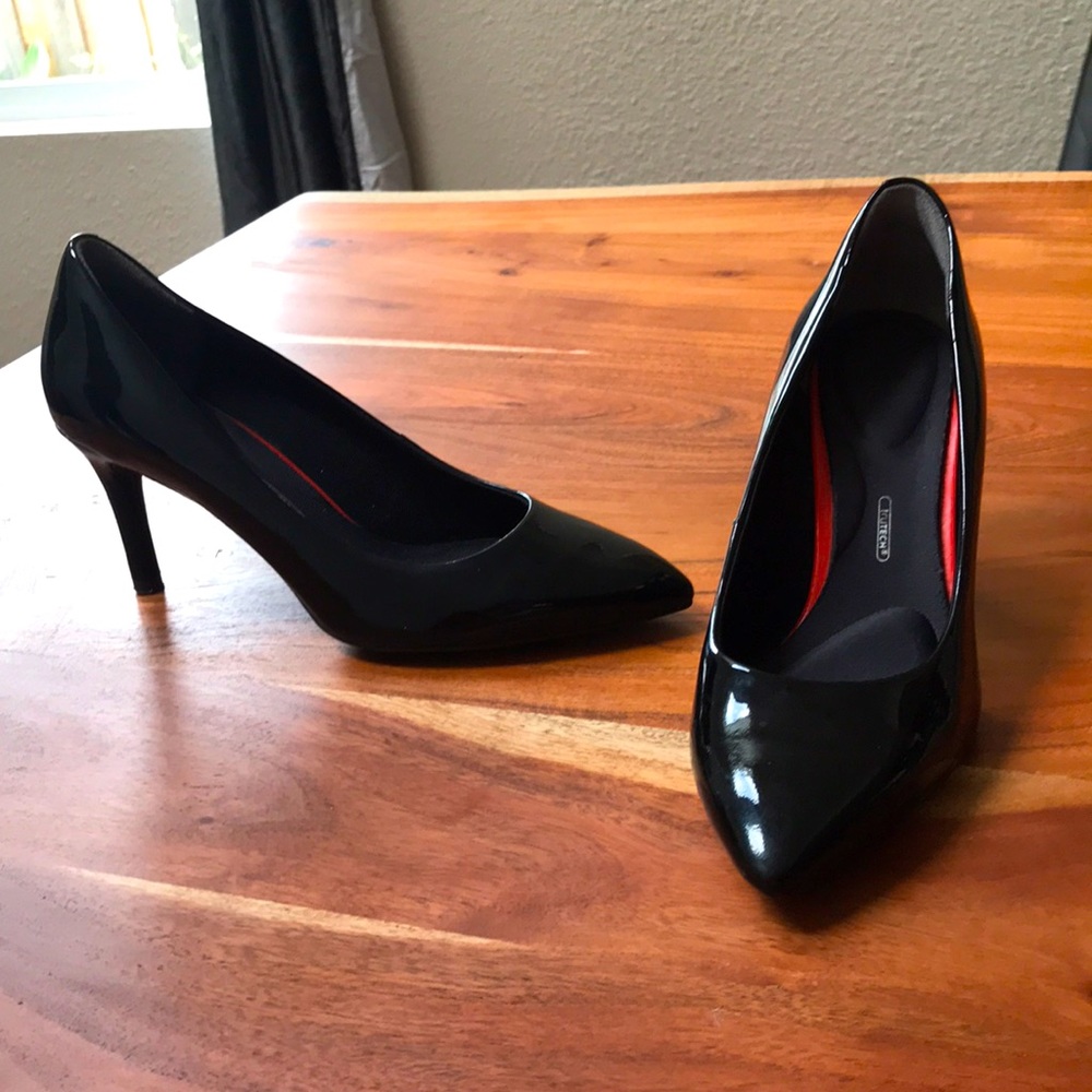 CUSHIONED Heels! Rockport Patent Leather pumps